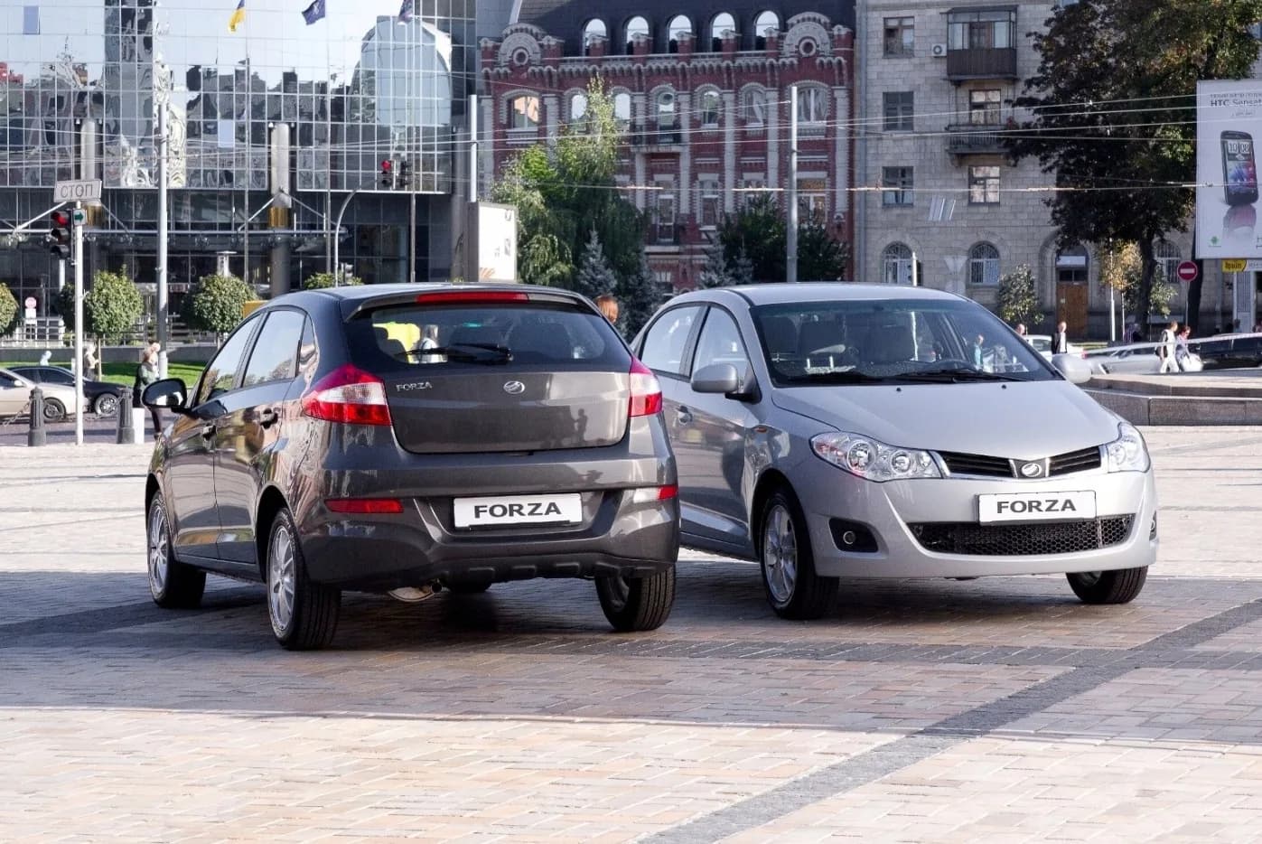 ZAZ Forza, xetchbeklar old va orqa tomondan. https://zaz-forza.infocar.ua/forza-hatchback_id1305.html · WebP, EXIF olib tashlangan.