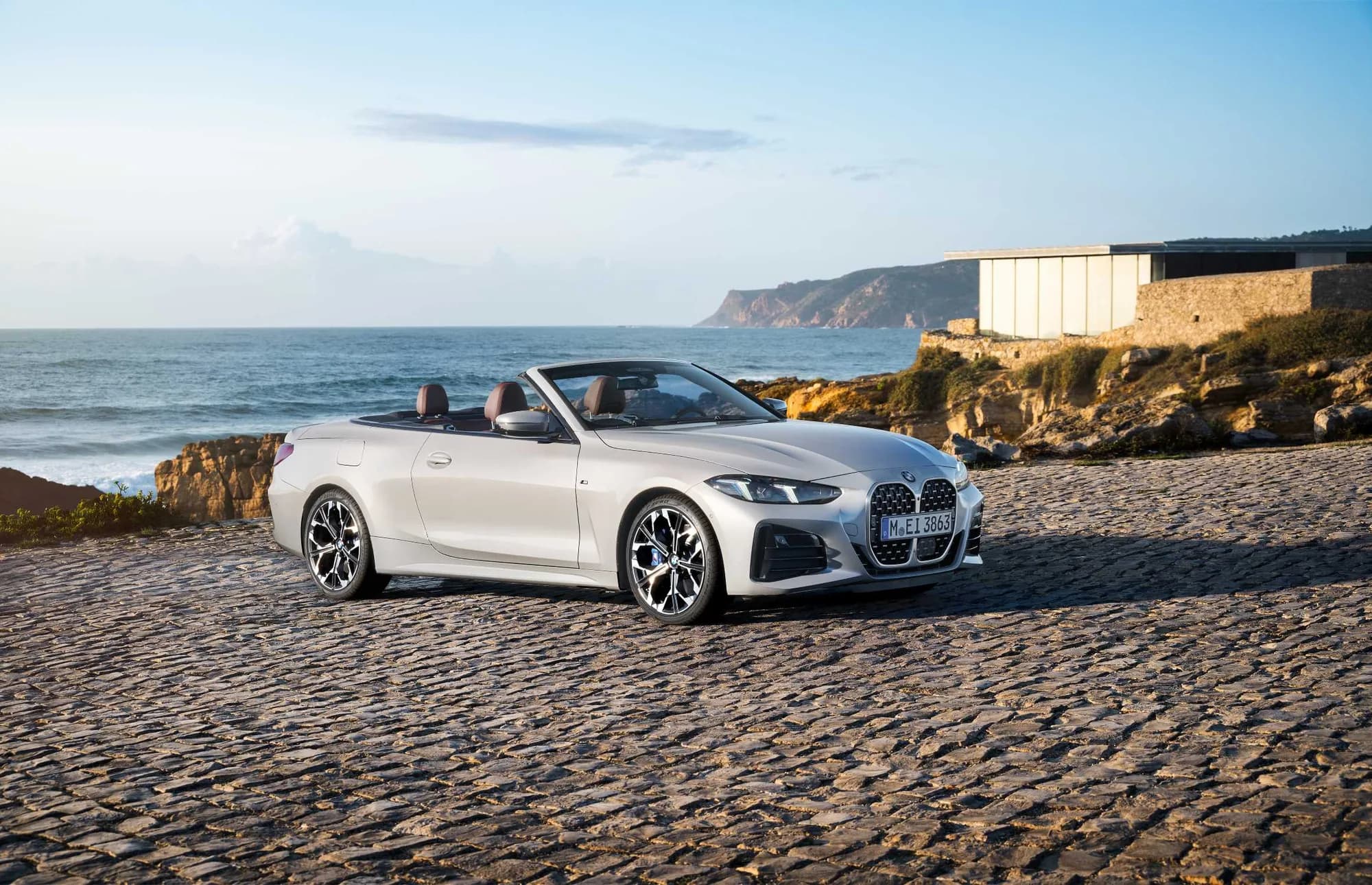 BMW 4 Series Convertible, old yon tomondan ko‘rinish. https://www.press.bmwgroup.com/asia/photo/detail/P90535869/the-new-bmw-4-series-convertible-still-01/2024 · WebP, EXIF olib tashlangan.