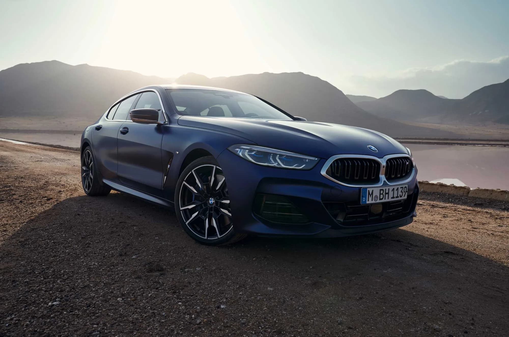 BMW 8 Series Gran Coupé, old yon tomondan. https://www.press.bmwgroup.com/ireland/photo/detail/P90449418/bmw-m850i-xdrive-gran-coup%C3%A9-01/2022 · WebP, EXIF olib tashlangan.